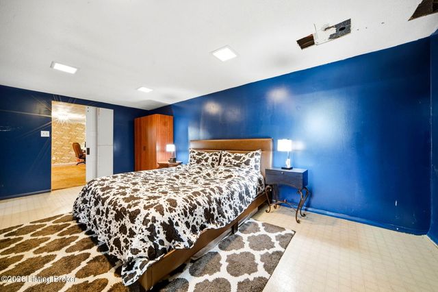2604 Alps Rd, Louisville, KY 40216
