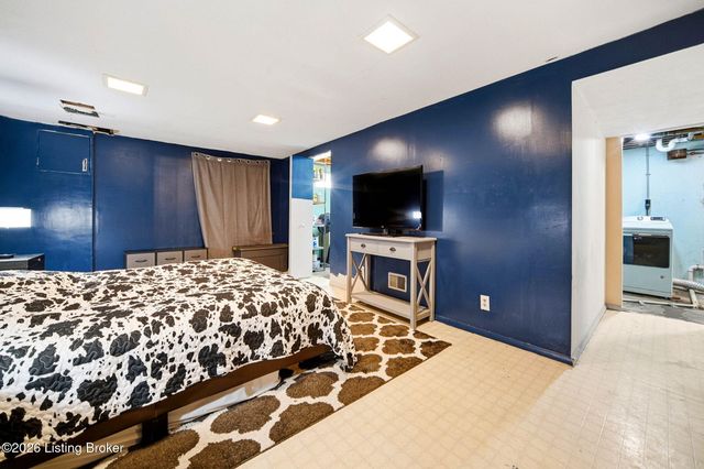 2604 Alps Rd, Louisville, KY 40216