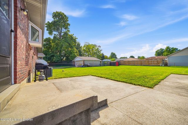 2604 Alps Rd, Louisville, KY 40216
