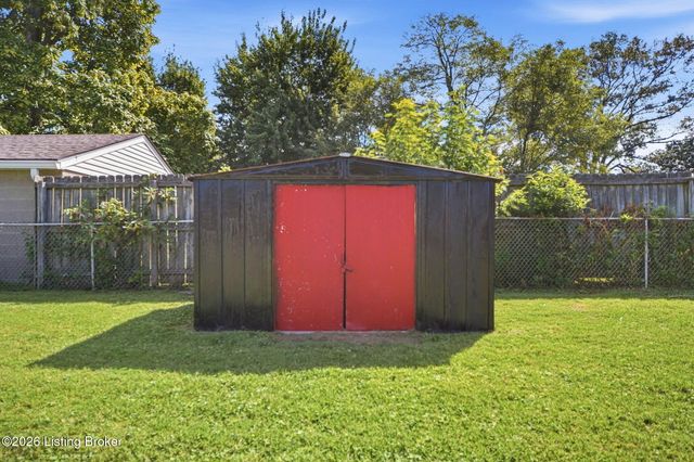 2604 Alps Rd, Louisville, KY 40216