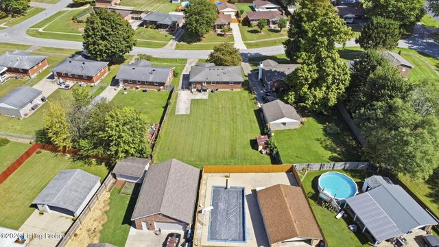 2604 Alps Rd, Louisville, KY 40216