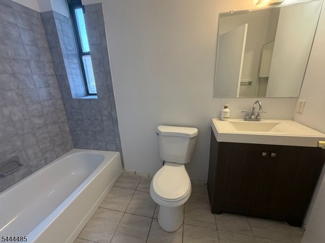 787 Summit Ave 11, Jersey City, NJ 07307