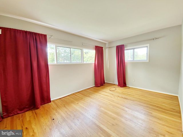 8 GRUENTHER CT, Rockville, MD 20851