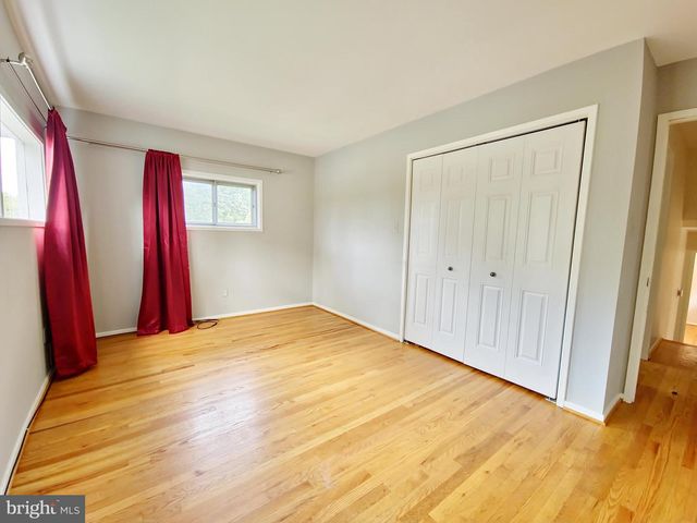 8 GRUENTHER CT, Rockville, MD 20851