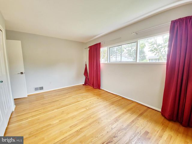 8 GRUENTHER CT, Rockville, MD 20851