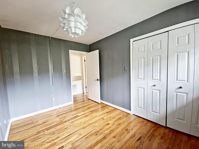 8 GRUENTHER CT, Rockville, MD 20851