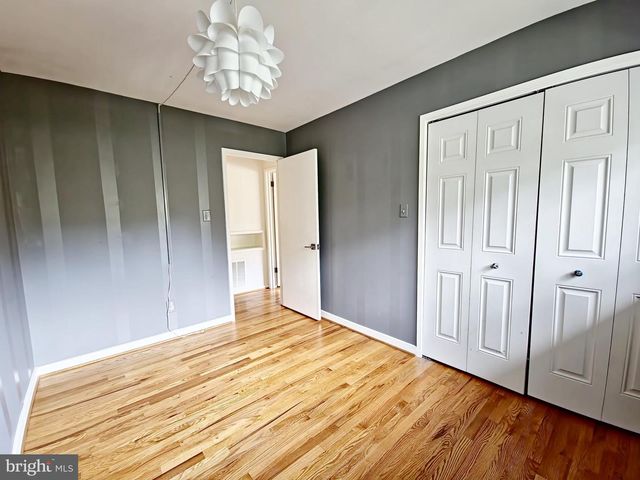 8 GRUENTHER CT, Rockville, MD 20851