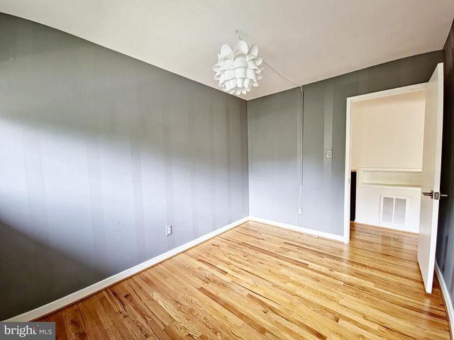 8 GRUENTHER CT, Rockville, MD 20851