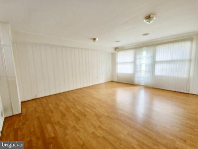 8 GRUENTHER CT, Rockville, MD 20851