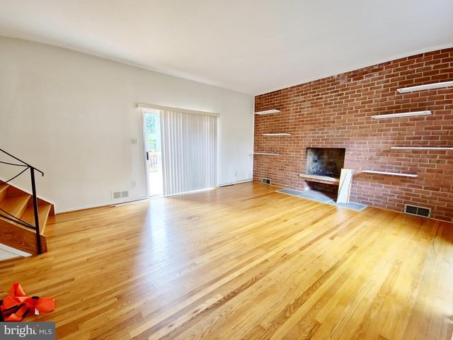 8 GRUENTHER CT, Rockville, MD 20851