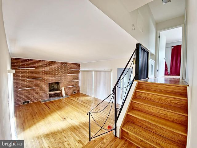 8 GRUENTHER CT, Rockville, MD 20851