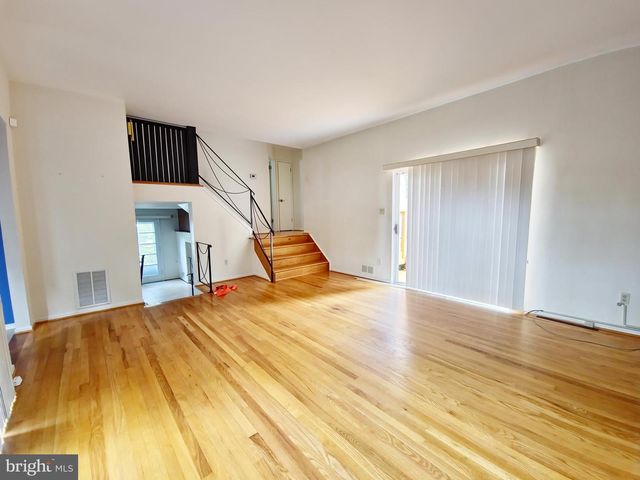 8 GRUENTHER CT, Rockville, MD 20851