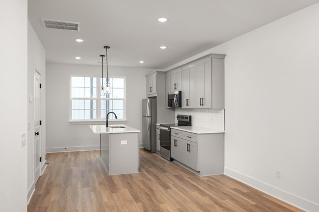 700 N DuPont Ave Unit 208, Madison, TN 37115