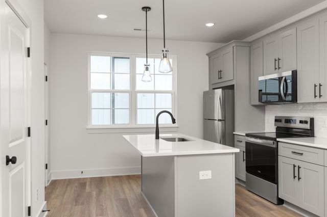 700 N DuPont Ave Unit 208, Madison, TN 37115