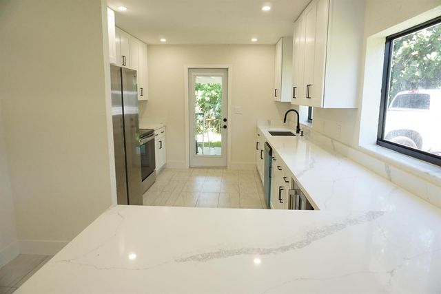 310 SW 1st Avenue, Boynton Beach, FL 33435
