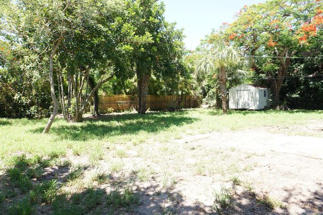 310 SW 1st Avenue, Boynton Beach, FL 33435