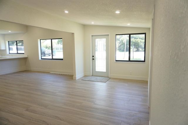 310 SW 1st Avenue, Boynton Beach, FL 33435