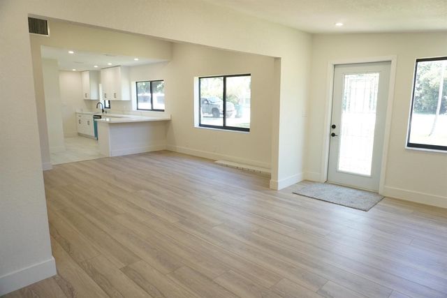 310 SW 1st Avenue, Boynton Beach, FL 33435
