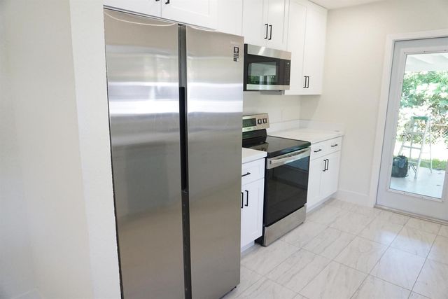 310 SW 1st Avenue, Boynton Beach, FL 33435