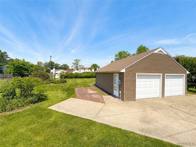 1895 Bruce Lane, Grand Island, NY 14072