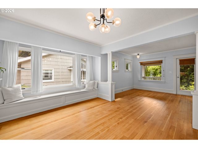 1217 Sw SPRING GARDEN St, Portland, OR 97219