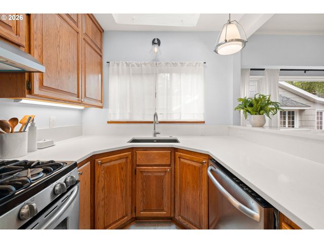 1217 Sw SPRING GARDEN St, Portland, OR 97219