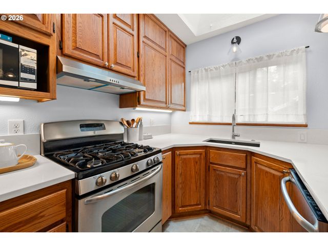 1217 Sw SPRING GARDEN St, Portland, OR 97219