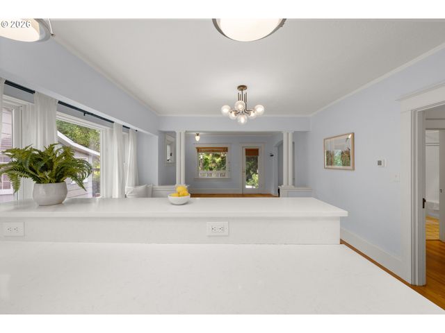 1217 Sw SPRING GARDEN St, Portland, OR 97219
