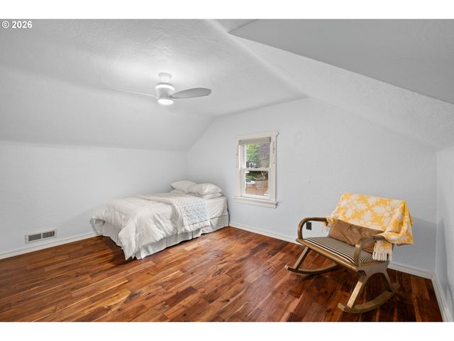 1217 Sw SPRING GARDEN St, Portland, OR 97219