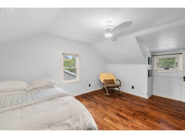1217 Sw SPRING GARDEN St, Portland, OR 97219