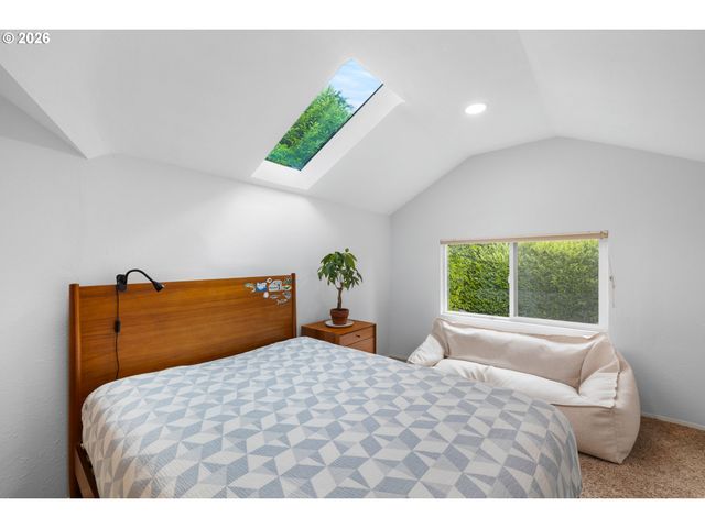 1217 Sw SPRING GARDEN St, Portland, OR 97219