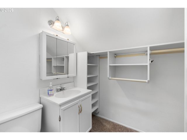 1217 Sw SPRING GARDEN St, Portland, OR 97219
