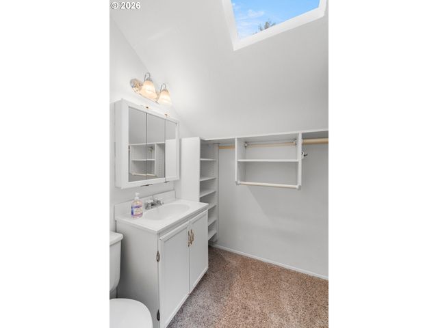 1217 Sw SPRING GARDEN St, Portland, OR 97219