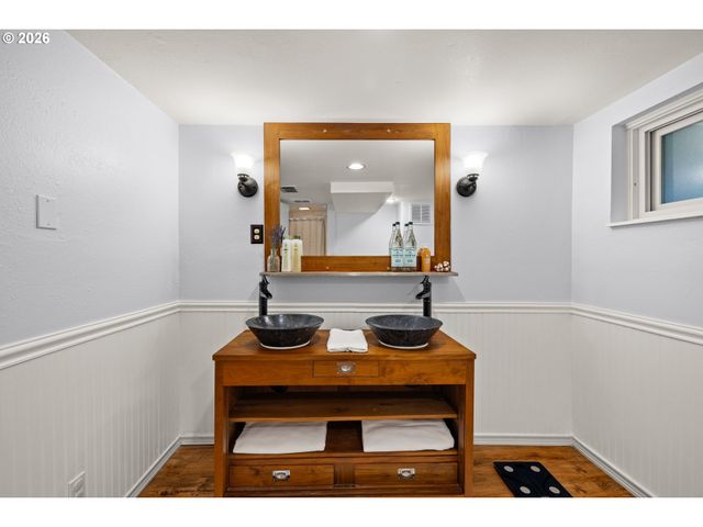 1217 Sw SPRING GARDEN St, Portland, OR 97219
