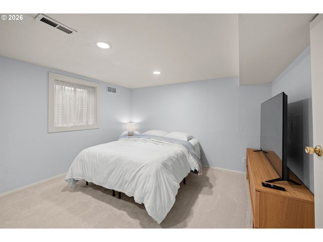 1217 Sw SPRING GARDEN St, Portland, OR 97219