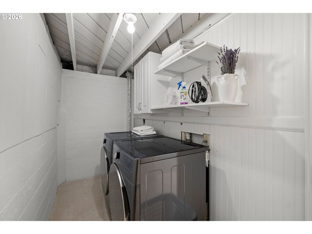 1217 Sw SPRING GARDEN St, Portland, OR 97219