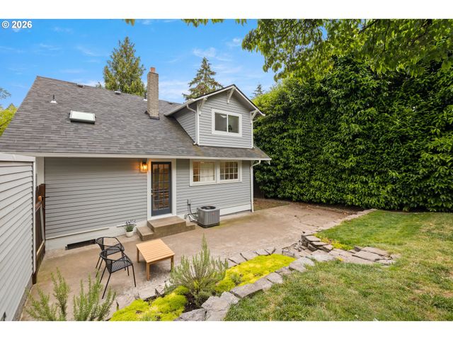 1217 Sw SPRING GARDEN St, Portland, OR 97219