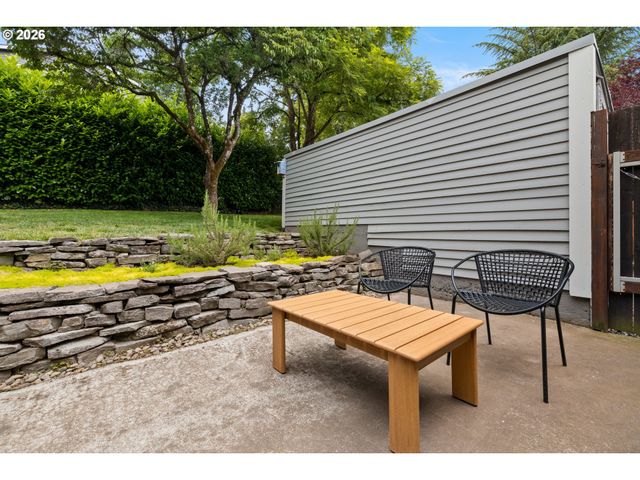 1217 Sw SPRING GARDEN St, Portland, OR 97219