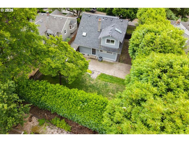 1217 Sw SPRING GARDEN St, Portland, OR 97219