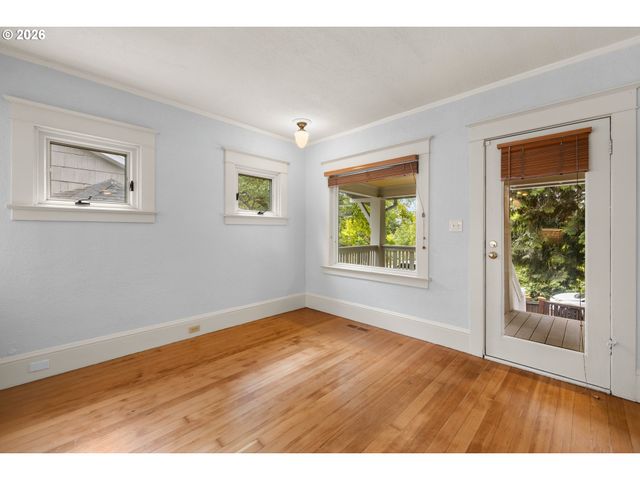 1217 Sw SPRING GARDEN St, Portland, OR 97219