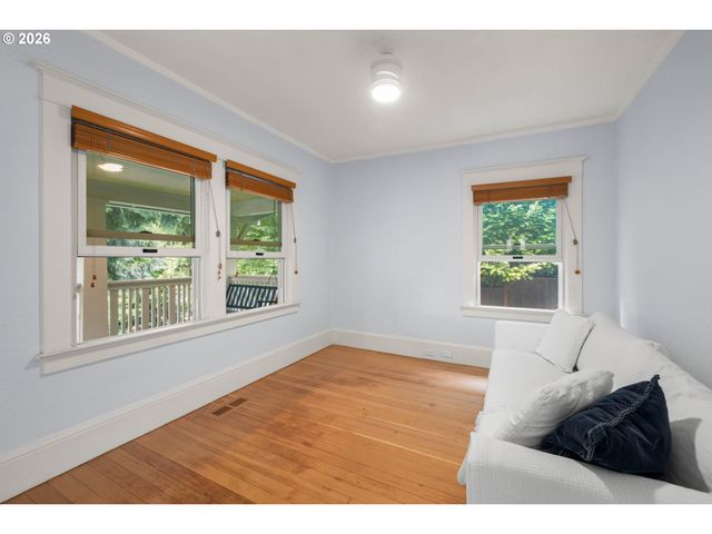 1217 Sw SPRING GARDEN St, Portland, OR 97219