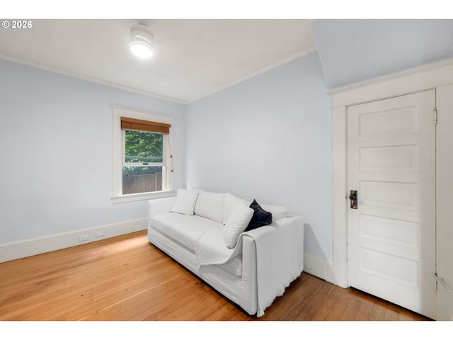 1217 Sw SPRING GARDEN St, Portland, OR 97219