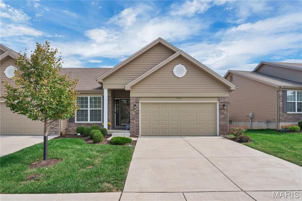 5312 Lakepath Way, Eureka, MO 63025