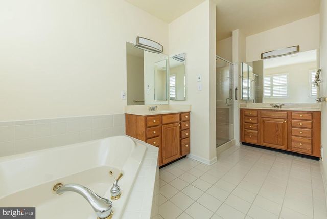 2 QUINTON CT, Swedesboro, NJ 08085
