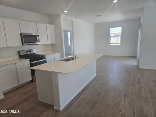 18416 W BUCKSKIN Trail, Wittmann, AZ 85361