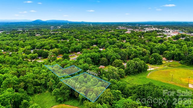 550 & 553 7th Street SE, Hickory, NC 28602