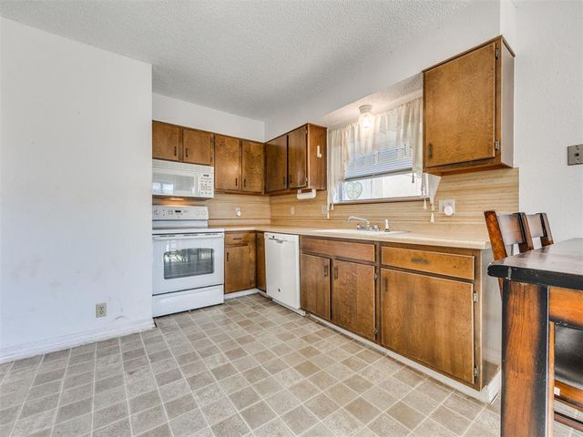 9795 Hefner Village Boulevard, Oklahoma City, OK 73162