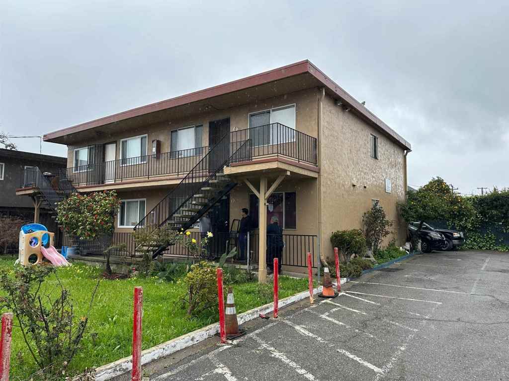 Image 2 of property listing at 2550 2550 35th ave, Oakland, CA 94601