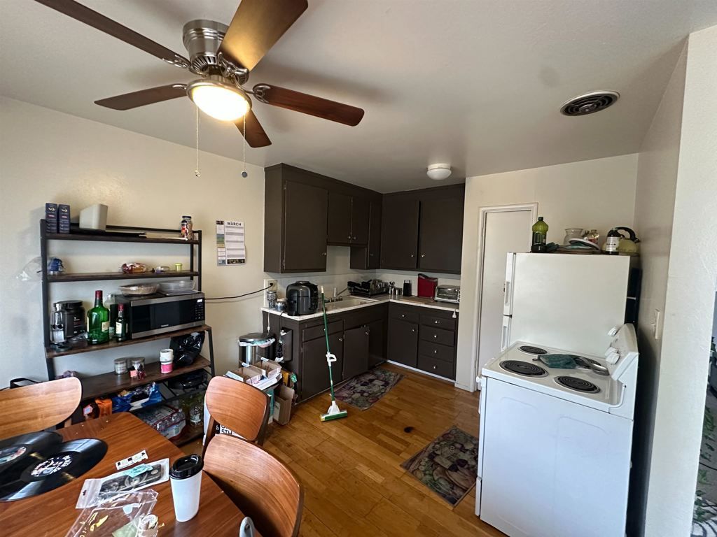 Image 7 of property listing at 2550 2550 35th ave, Oakland, CA 94601