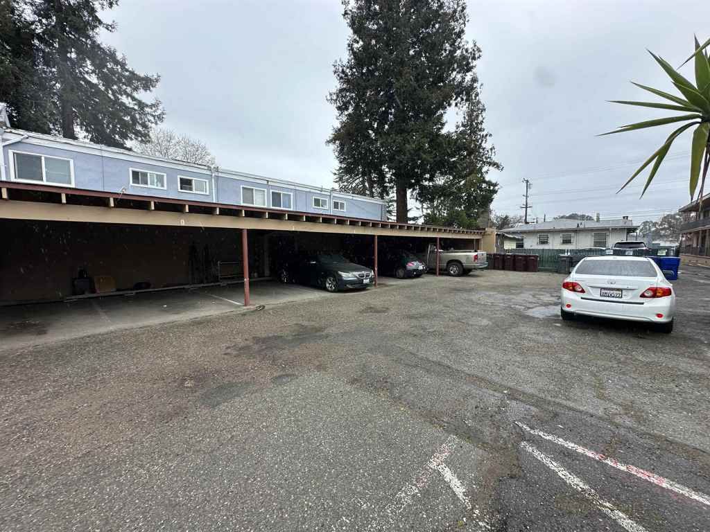 Image 9 of property listing at 2550 2550 35th ave, Oakland, CA 94601